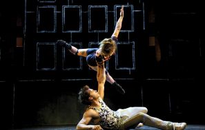 Шоу iD от Cirque Eloize покажут в Омске